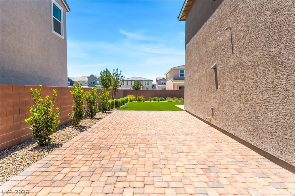 5923 Kings Bluff, Las Vegas, NV 89131