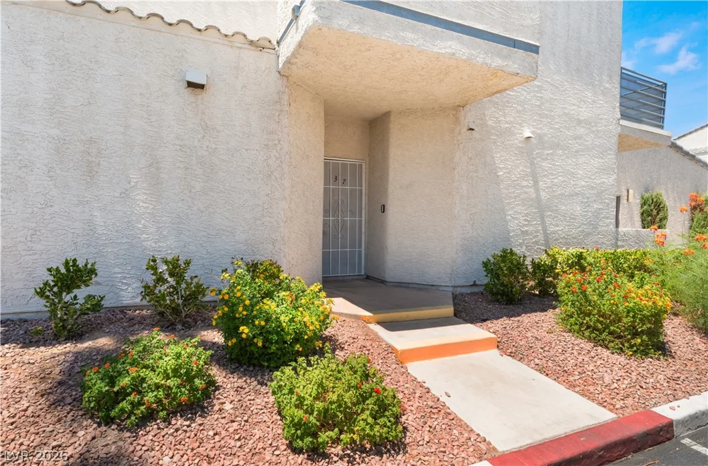 6250 Flamingo, Las Vegas, NV 89103