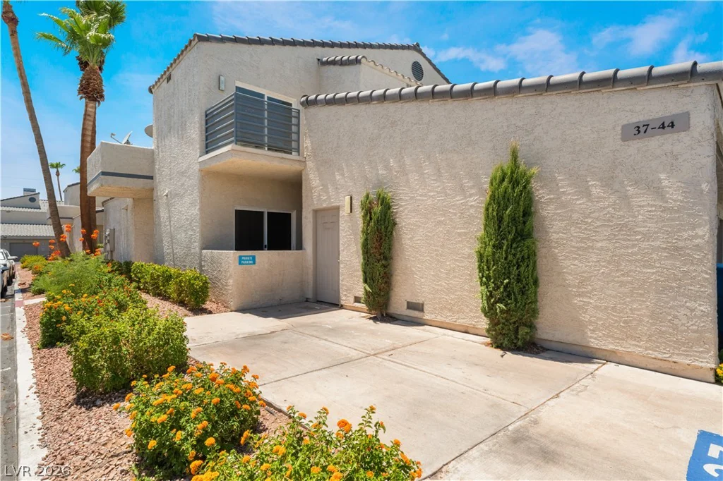 6250 Flamingo, Las Vegas, NV 89103