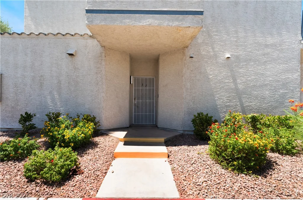 6250 Flamingo, Las Vegas, NV 89103