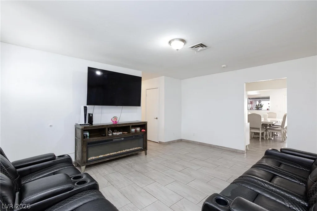 3640 Walnut, Las Vegas, NV 89115