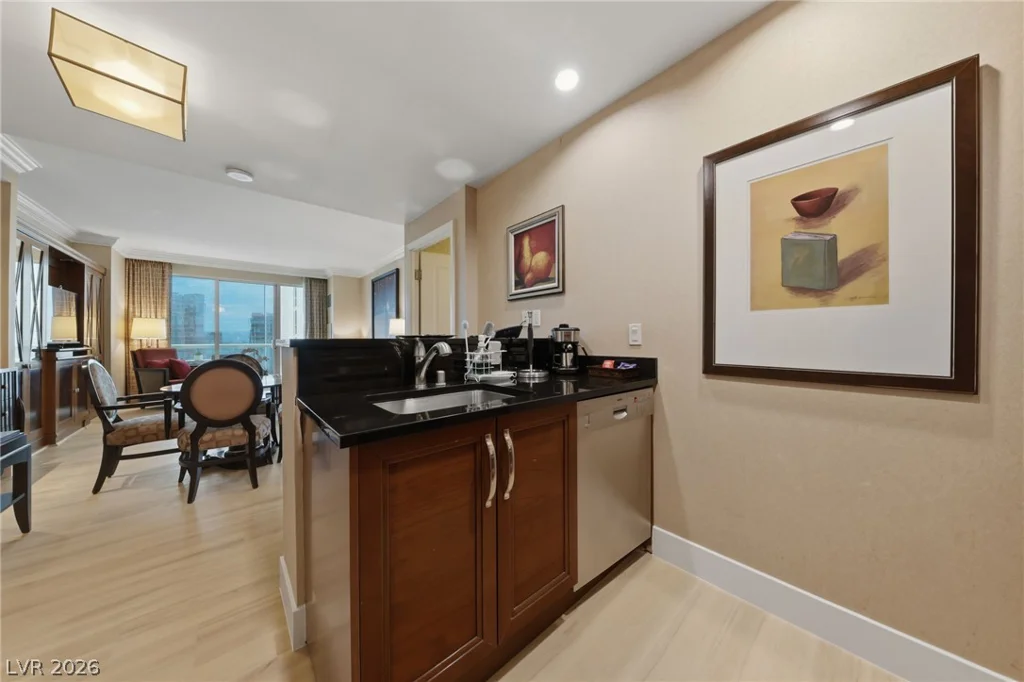 135 Harmon, Las Vegas, NV 89109