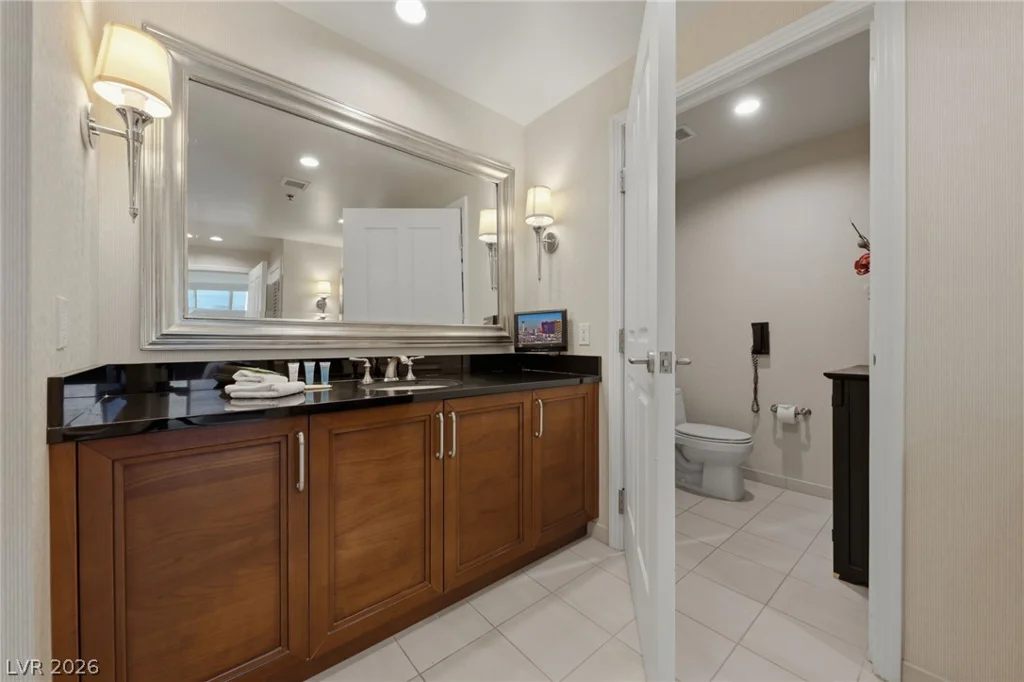135 Harmon, Las Vegas, NV 89109