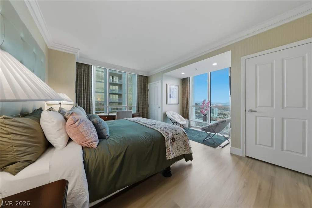 135 Harmon, Las Vegas, NV 89109