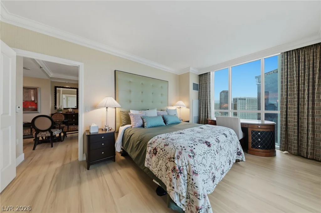 135 Harmon, Las Vegas, NV 89109