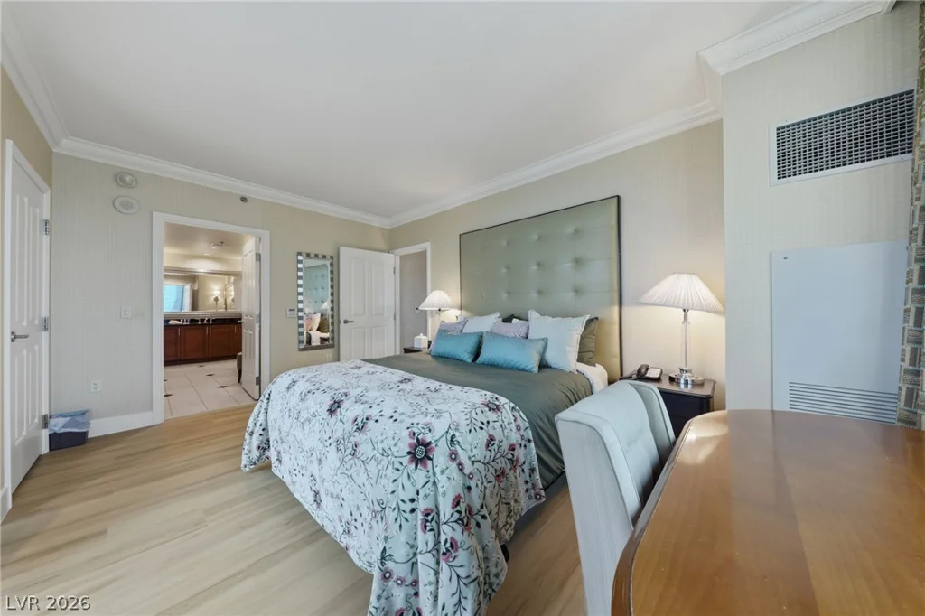 135 Harmon, Las Vegas, NV 89109
