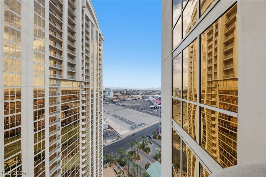 135 Harmon, Las Vegas, NV 89109
