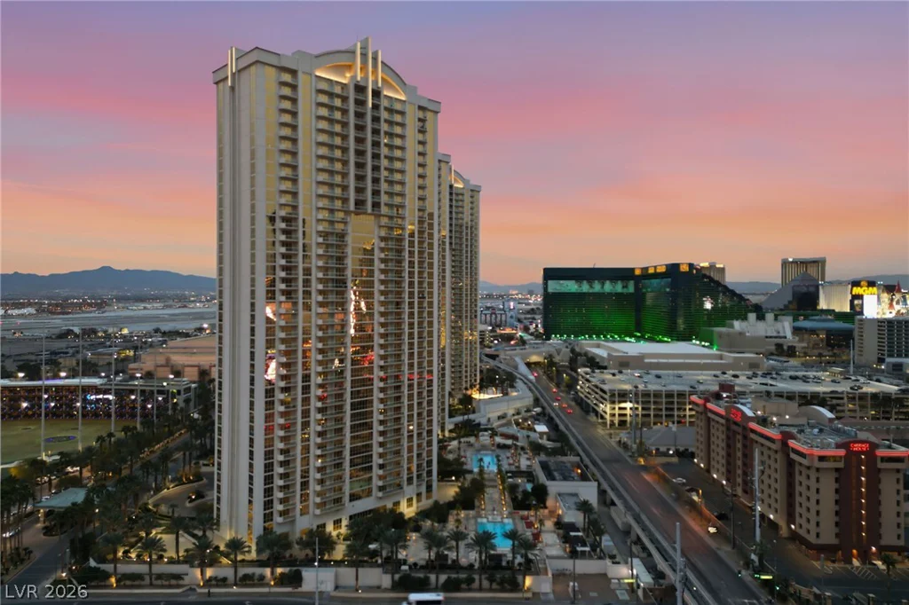 135 Harmon, Las Vegas, NV 89109