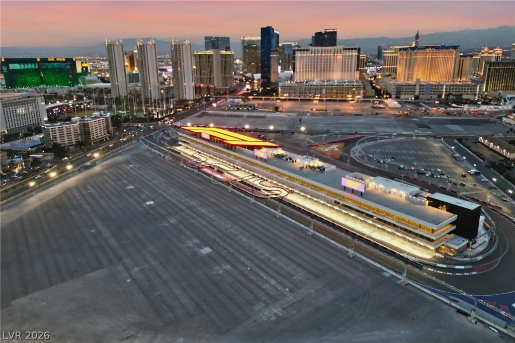 135 Harmon, Las Vegas, NV 89109