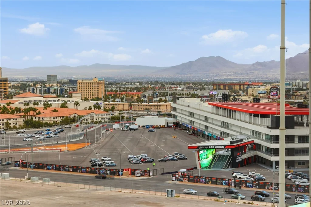 135 Harmon, Las Vegas, NV 89109