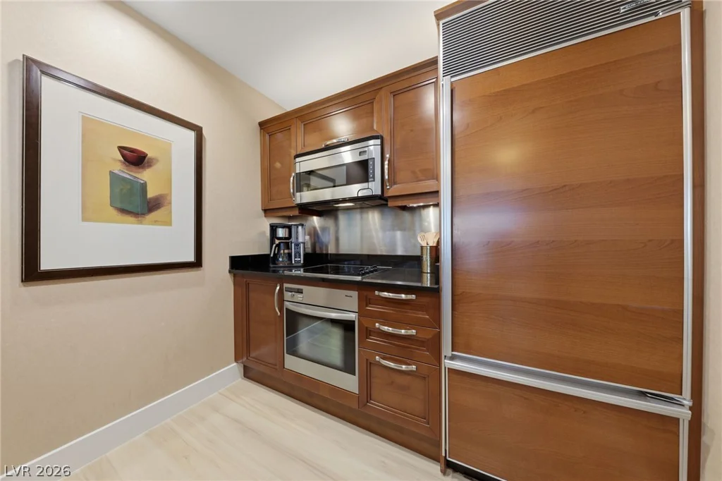 135 Harmon, Las Vegas, NV 89109