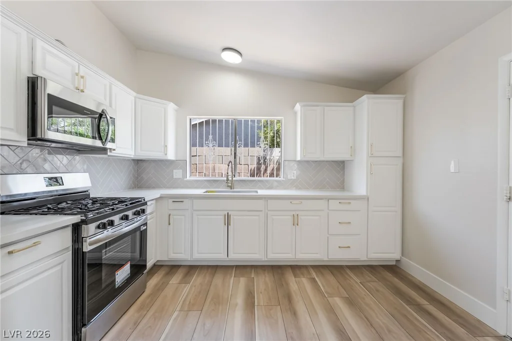 3926 Arizona, Las Vegas, NV 89104