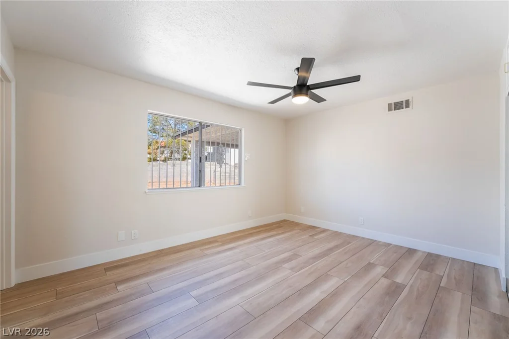 3926 Arizona, Las Vegas, NV 89104