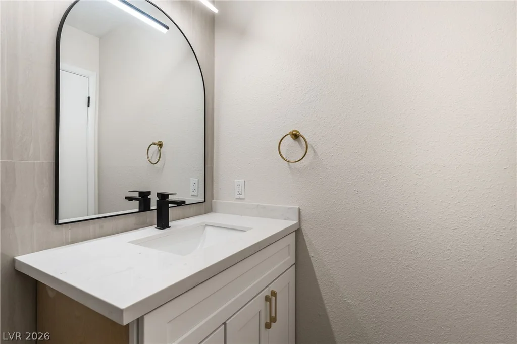 3926 Arizona, Las Vegas, NV 89104