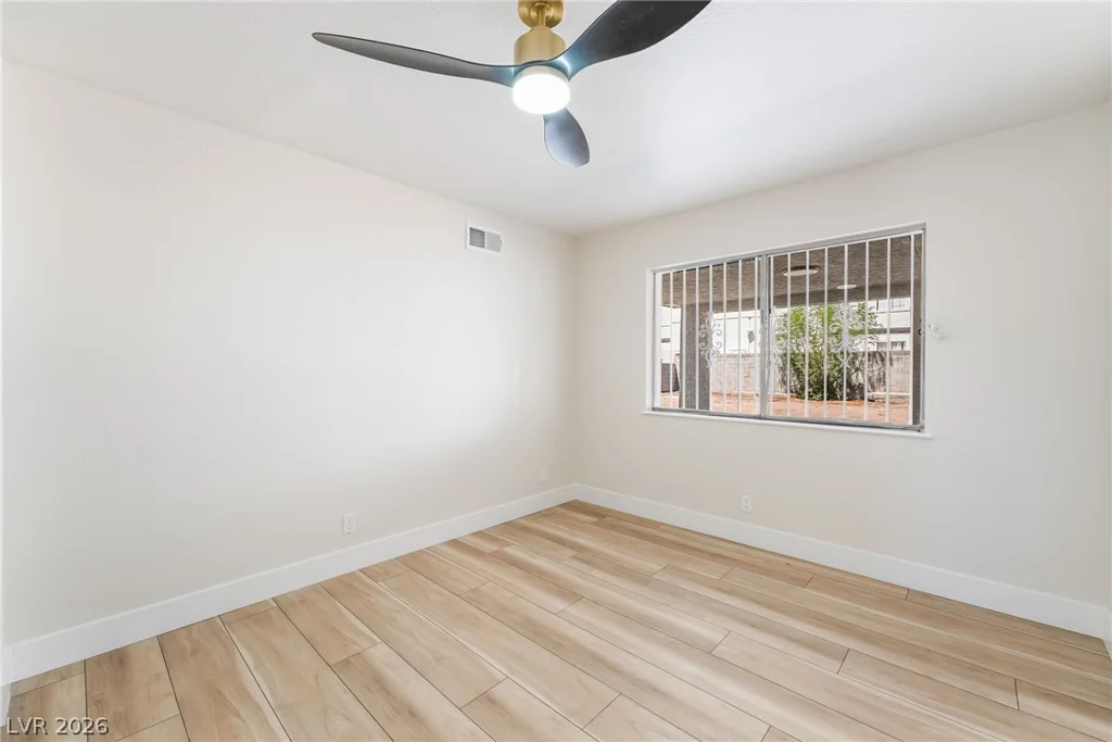 3926 Arizona, Las Vegas, NV 89104