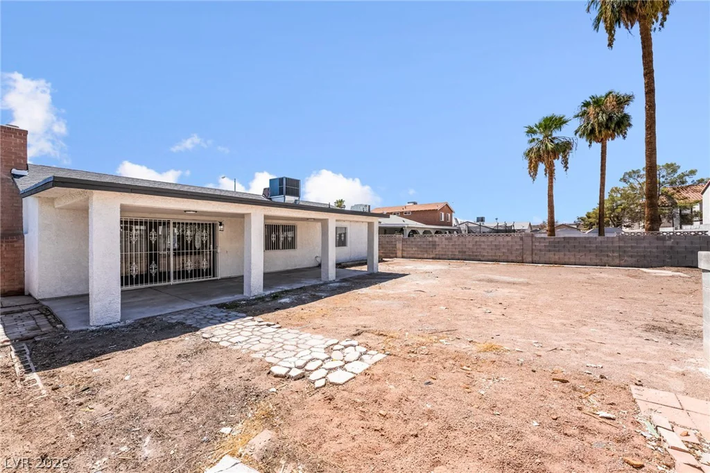 3926 Arizona, Las Vegas, NV 89104