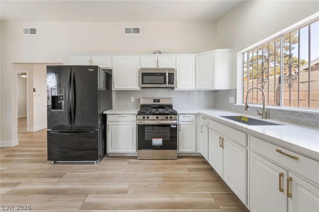 3926 Arizona, Las Vegas, NV 89104
