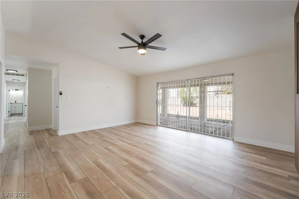 3926 Arizona, Las Vegas, NV 89104