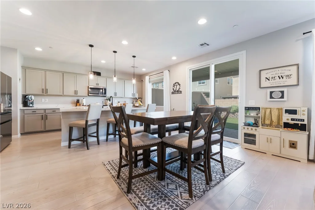10400 Sadie Blake, Las Vegas, NV 89166