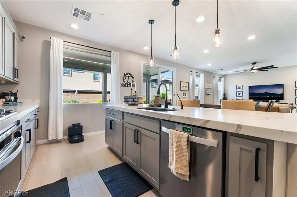 10400 Sadie Blake, Las Vegas, NV 89166