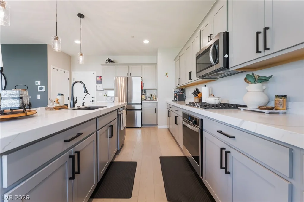 10400 Sadie Blake, Las Vegas, NV 89166