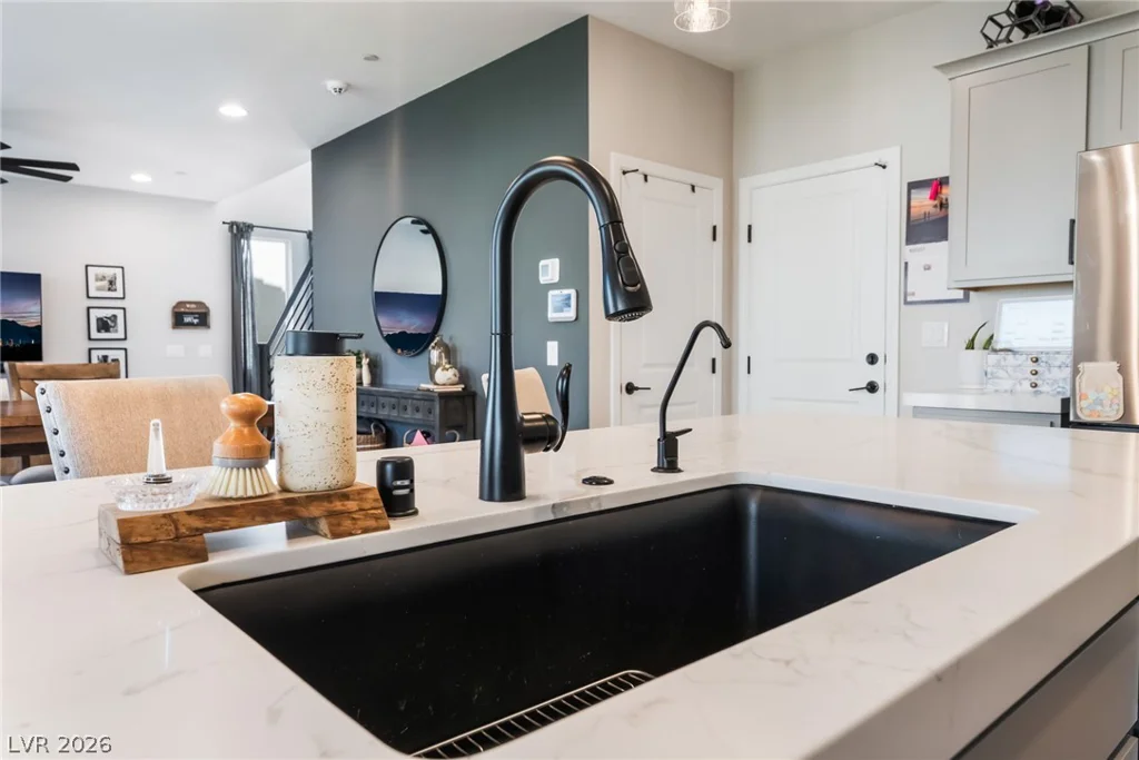 10400 Sadie Blake, Las Vegas, NV 89166