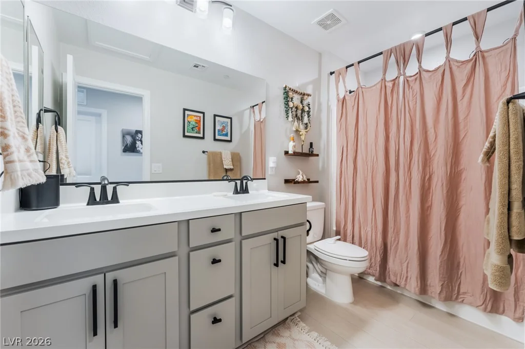 10400 Sadie Blake, Las Vegas, NV 89166