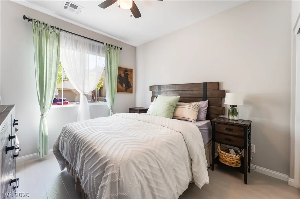 10400 Sadie Blake, Las Vegas, NV 89166