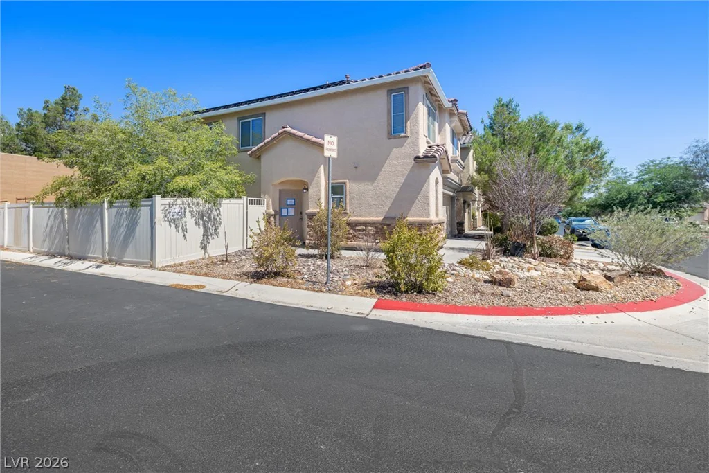 10883 Hawthorne Berry, Las Vegas, NV 89141
