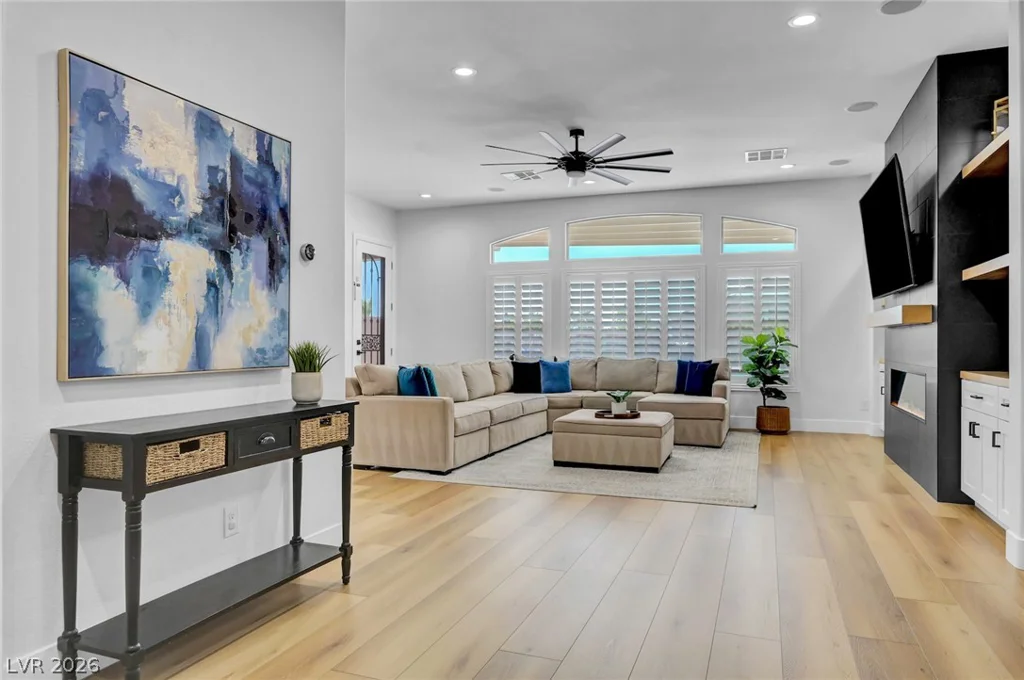 9155 Cimarron River, Las Vegas, NV 89149