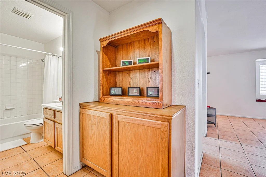 8465 Lodge Haven, Las Vegas, NV 89123