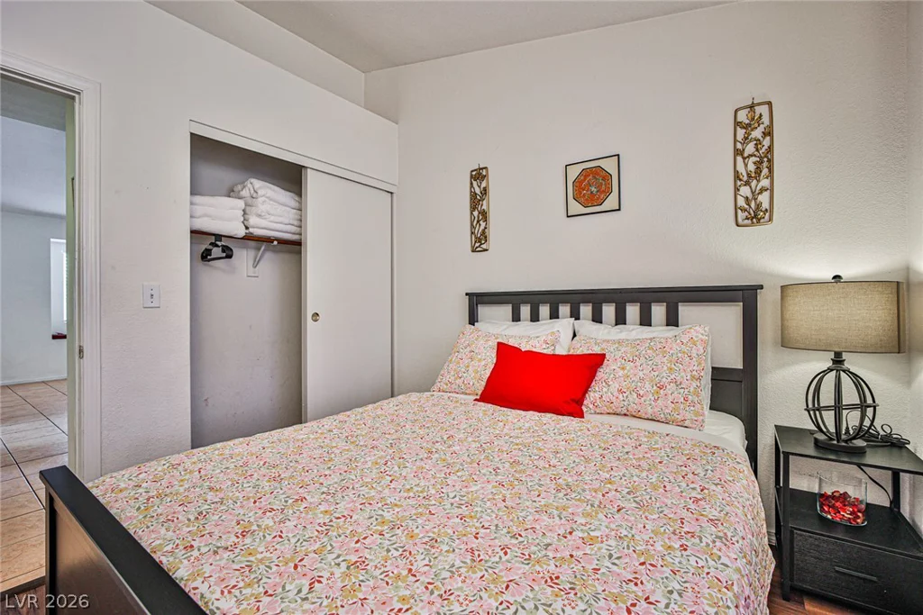 8465 Lodge Haven, Las Vegas, NV 89123