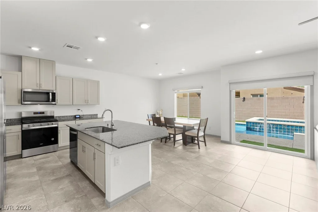 950 Willow Berry, North Las Vegas, NV 89032