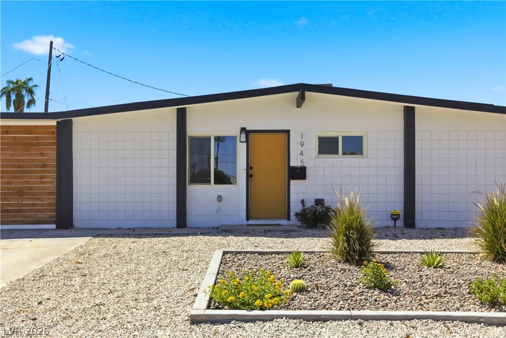 1945 Palma Vista, Las Vegas, NV 89169