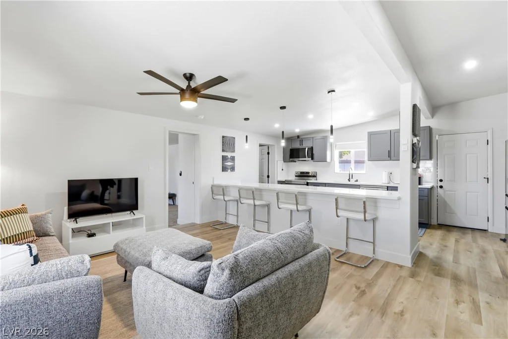 1945 Palma Vista, Las Vegas, NV 89169