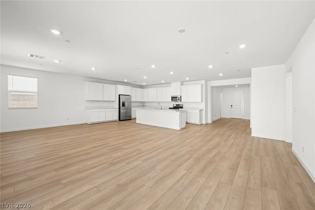1552 Luca Mountain, Henderson, NV 89011