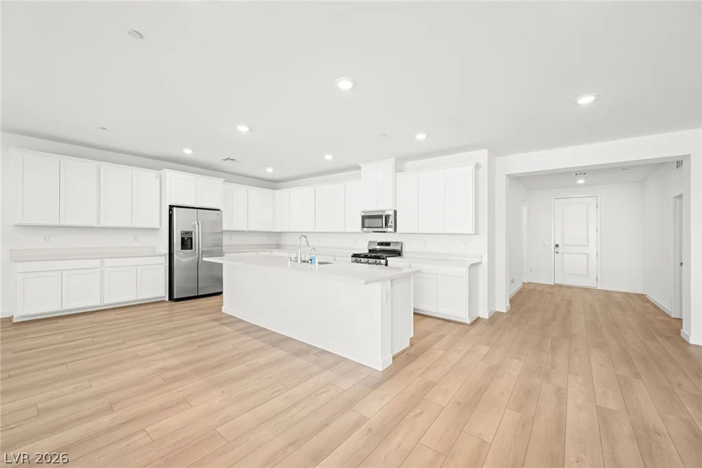 1552 Luca Mountain, Henderson, NV 89011