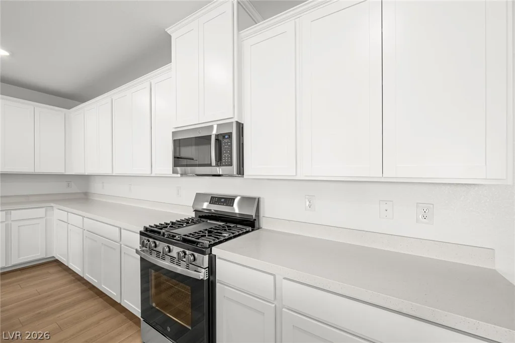 1552 Luca Mountain, Henderson, NV 89011