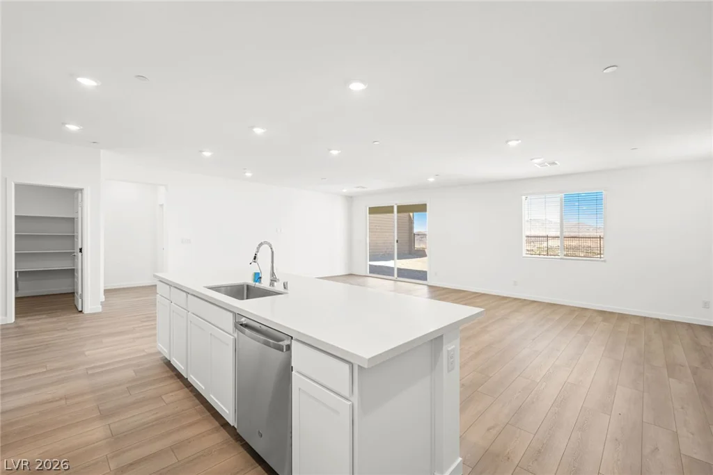1552 Luca Mountain, Henderson, NV 89011