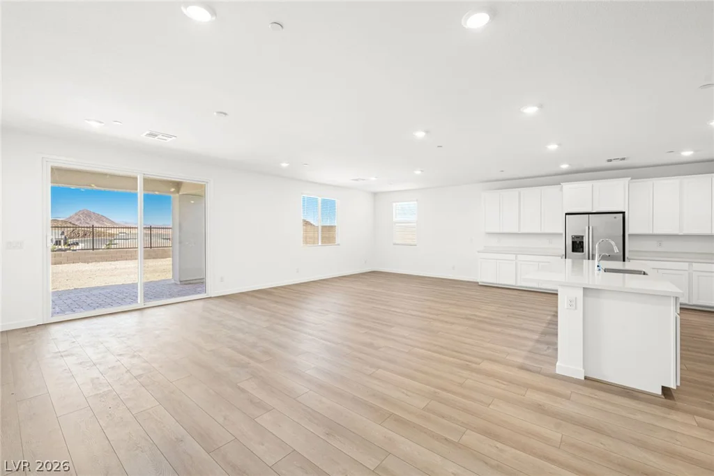 1552 Luca Mountain, Henderson, NV 89011