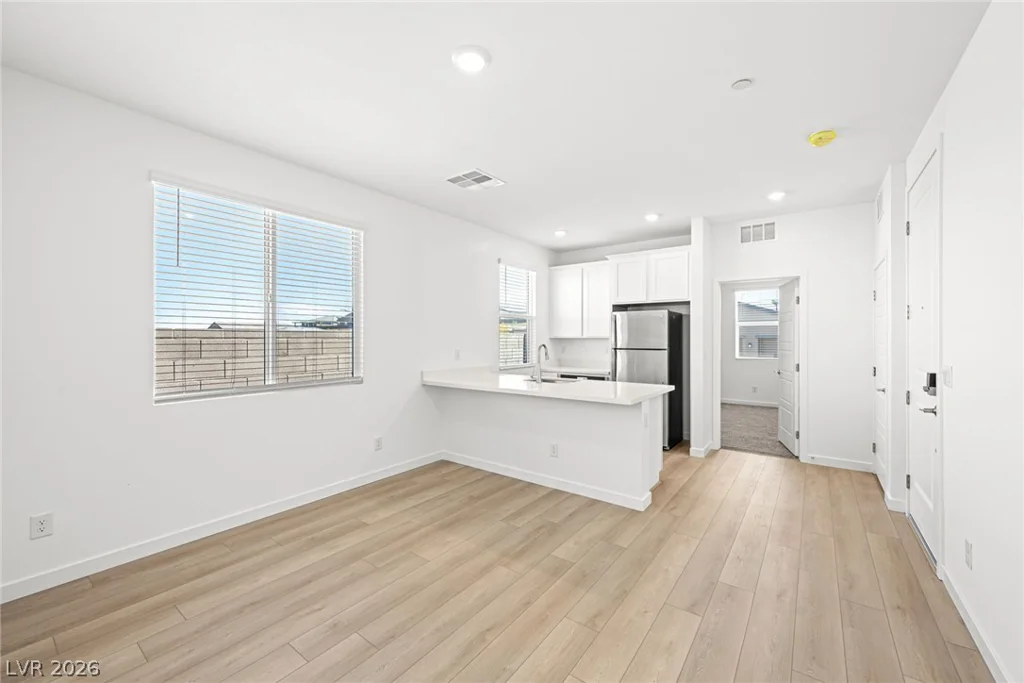 1552 Luca Mountain, Henderson, NV 89011
