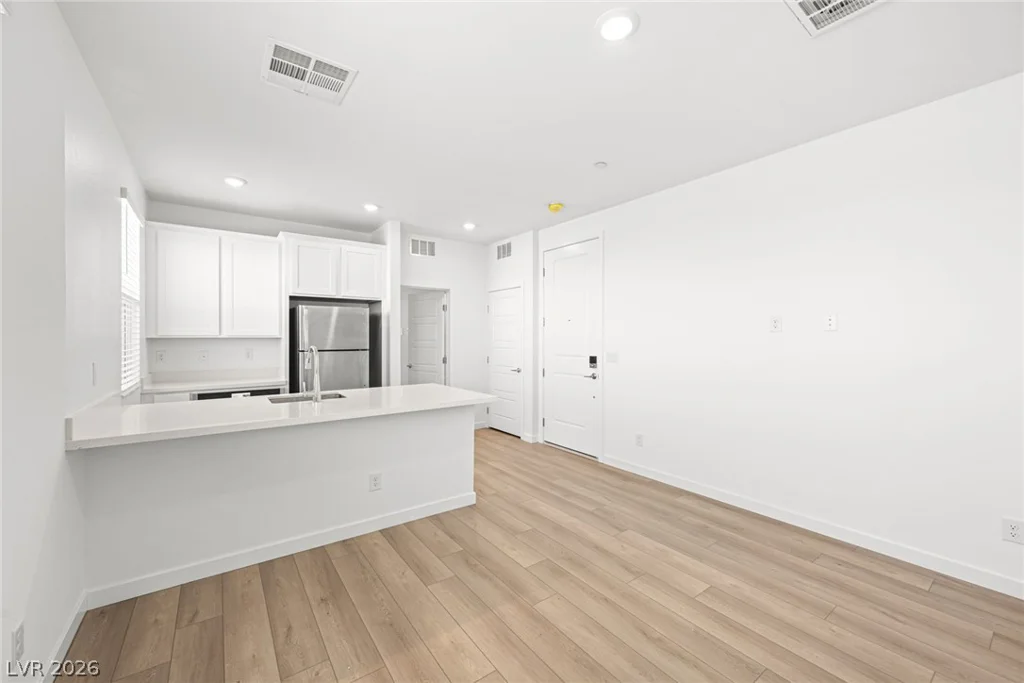 1552 Luca Mountain, Henderson, NV 89011