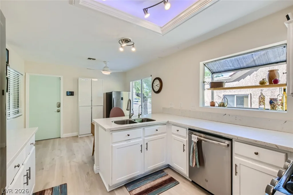 2740 Desert Crystal, Las Vegas, NV 89134