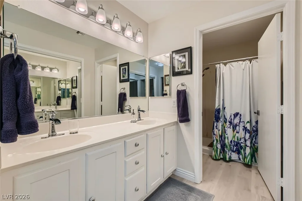 2740 Desert Crystal, Las Vegas, NV 89134