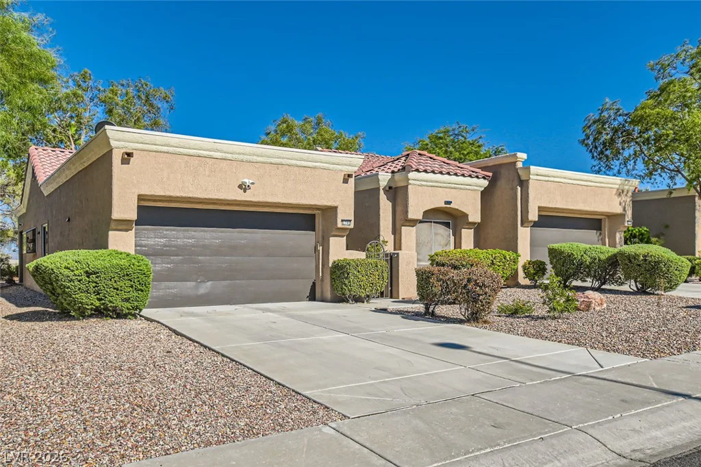 2740 Desert Crystal, Las Vegas, NV 89134