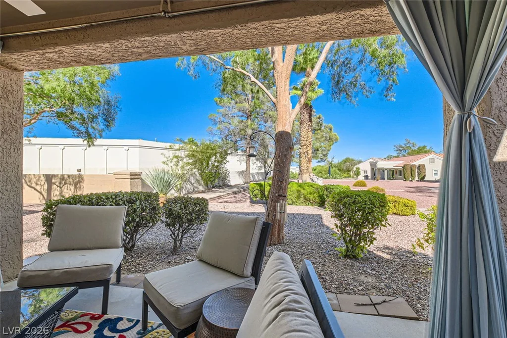2740 Desert Crystal, Las Vegas, NV 89134