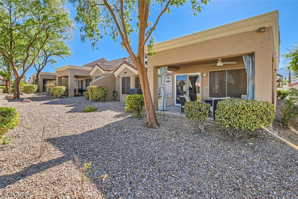 2740 Desert Crystal, Las Vegas, NV 89134