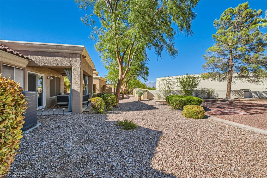 2740 Desert Crystal, Las Vegas, NV 89134