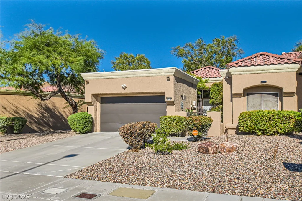 2740 Desert Crystal, Las Vegas, NV 89134