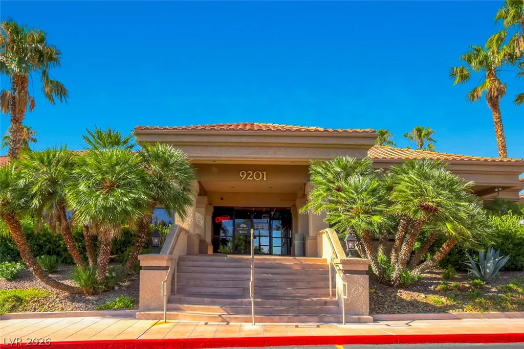 2740 Desert Crystal, Las Vegas, NV 89134